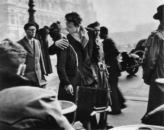 Kiss by the Hotel de Ville, Robert Doisneau