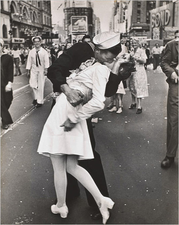 The Kiss by Alfred Eisenstaedt